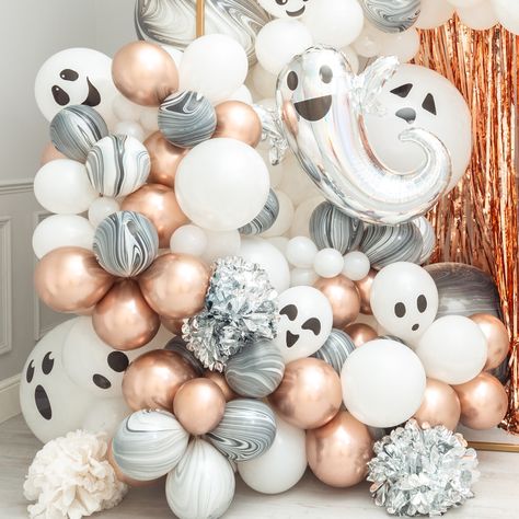 high-res-rose-gold-ghost-install-3 Rose Gold Halloween, Gold Halloween, Halloween Themed Birthday Party, Halloween Balloon, Halloween Baby Shower Theme, Bubblegum Balloons, Halloween House Party, Balloon Installation, Halloween Balloons