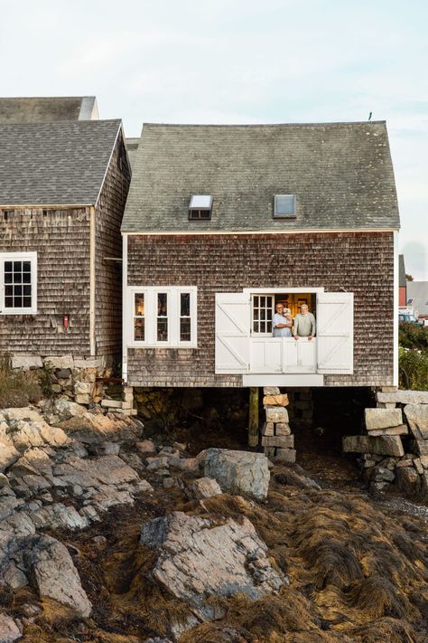 Maine Beach House, Maine Aesthetic, Maine Beaches, Small Cottage Homes, Maine Cottage, Cottage Retreat, Coastal Grandmother, Cottage By The Sea, Exterior Front Doors