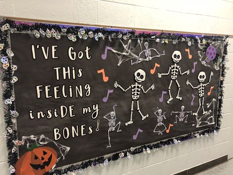 Halloween Buliton Board Ideas, Halloween Themed Classroom Boards, Reading Halloween Bulletin Boards, Holloween Board Ideas For Work, Halloween Door Decor For Classroom, Halloween Teacher Board Ideas, Halloween Teacher Boards, Spooky Halloween Bulletin Boards, Halloween Art Bulletin Board