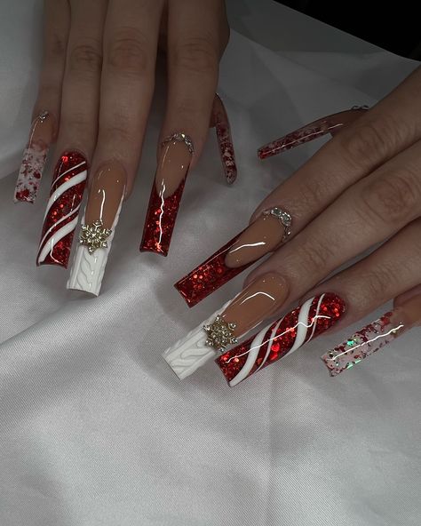 Snowflake ❄️ . . | Instagram Cute Winter Nail Ideas, Winter Nail Ideas, Red Acrylic Nails, Long Acrylic Nail Designs, Hard Nails, Winter Nails Acrylic, Nails Design With Rhinestones, Cute Acrylic Nail Designs, Glow Nails