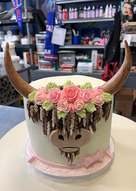 High Land Cow Cake, Easy Highland Cow Cake, Highland Cow Sheet Cake, Hyland Cow Cake, Highland Cow Birthday, Highland Cow Birthday Cake, Highland Cow Cake, Cowgirl Birthday Cakes, Cow Birthday Cake