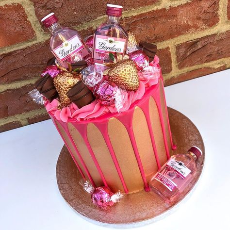 Cake Their Day on Instagram: “Pink gin cake 🍸🍸 #pinkgincake #dripcake #cakes” Pink Gin Birthday Cake, Gin Cake, Alcohol Cakes, Alcohol Birthday Cake, 21st Birthday Cupcakes, Liquor Cake, Chocolate Covered Strawberry Cake, Alcohol Cake, Cake Rose