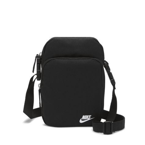 An Alternative To The Classic Hip Pack Style, The Nike Heritage Cross-Body Bag Offers Hands-Free Storage In A Design You Wear Across The Chest. A Futura Logo Print And Easy-To-Adjust Strap Make It A Smart Pick For Everyday Use. The Main Storage Pocket And Accessories Pocket Help Keep Your Gear Organised. This Product Is Made From At Least 65% Recycled Polyester. Zipped Main Pocket Helps Keep Your Bigger Items Organised And Stored Securely. Zipped Accessories Pocket Provides Secure Small-Item St… Nike Crossbody Bag, Ensemble Nike, Mochila Nike, Mochila Adidas, Gear Organizer, Nike Bags, Hip Pack, Small Item Storage, Style Noir