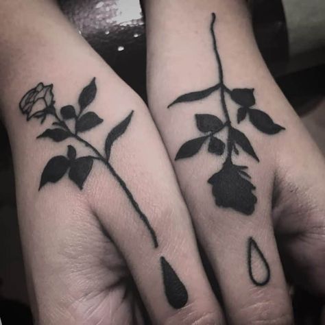 Rose Stem Tattoo, Tattoos Feminine, Cruces Tattoo, Black Flowers Tattoo, Wrap Around Wrist Tattoos, Rose Tattoo Ideas, Rose Hand Tattoo, Our Mindful Life, Miami Ink