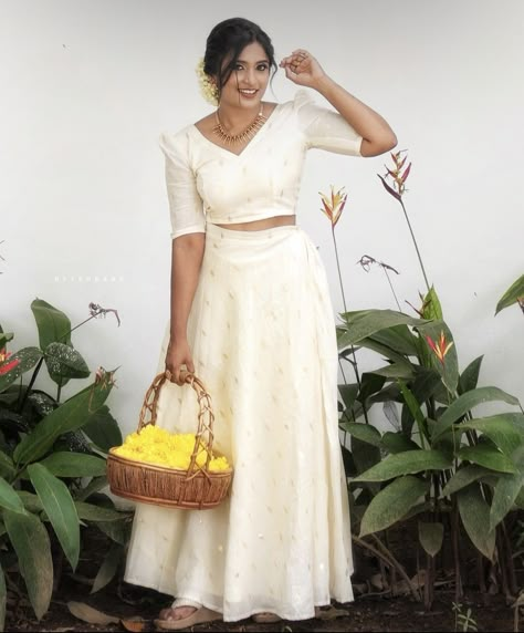 Onam Outfits Ideas Skirt And Top 2024, Onam Skirt And Crop Top Designs Pattern, Net Crop Top Designs For Long Skirt, Pattu Crop Top Blouse Designs, Kerala Saree Skirt And Top, Onam Skirt And Top Designs Latest, Onam Saree Blouse Ideas Latest 2024, Onam Skirt And Top Designs 2024, Onam Outfits Ideas 2024