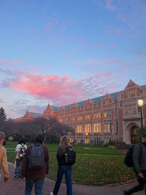 U Of Washington, Uw Seattle Aesthetic, Pretty Universities, Uw Aesthetic, American College Aesthetic, University Of Washington Aesthetic, University Life Aesthetic, U Washington, Uw Seattle