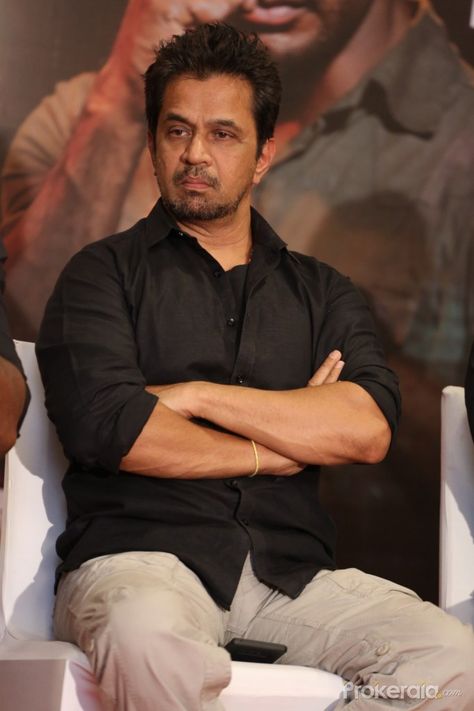 Action King Arjun Photos, Arjun Sarja, Download Hair, Divine Healing, Actress Images, Tv Presenter, Beautiful Lyrics, Actors Images, Bentley Continental