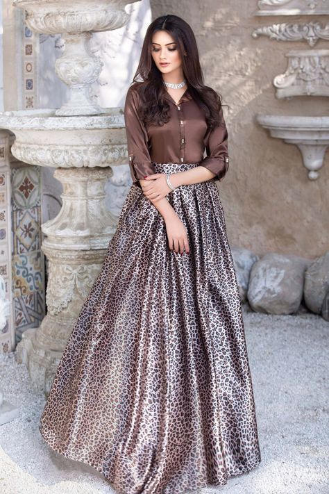 Looking for stylish skirts for women? Look no further! Check out our collection of stunning Pakistani lehenga with price & buy lehenga online! Printed Long Skirt Outfits, Long Skirt With Shirt, Lehenga With Price, Buy Lehenga Online, Pakistani Lehenga, Long Skirt And Top, Printed Long Skirt, Long Skirt Outfits, Lehenga Online