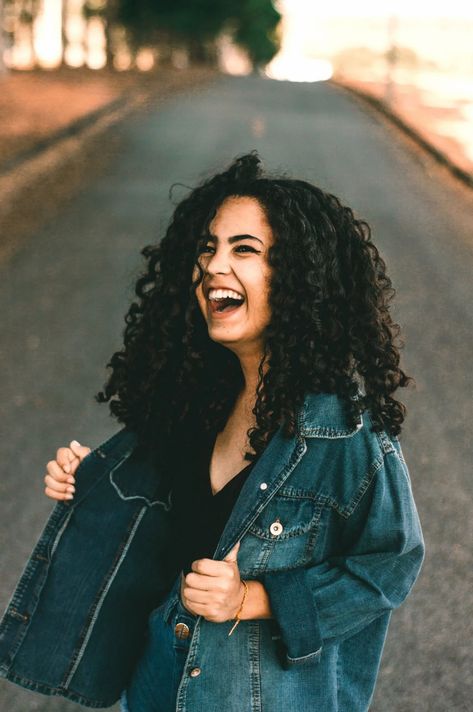 Curly Hair Photoshoot, Hair Photoshoot, Woman Smiling, Big Curly Hair, Curly Girl Method, Curly Hair Women, Curly Hair Routine, Hair Routines, Curly Girl