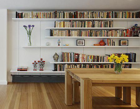 New York-based O'Neill Rose Architects used shelves of different lengths to create visual interest in this East Village project. Shelf Under Tv, White Kitchen Shelves, Square Floating Shelves, Lots Of Books, Floating Shelves Living Room, Floating Bookshelf, Floating Shelf Decor, Floating Bookshelves, Floating Shelves Kitchen