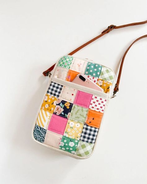 Sewing Illustration, Quilted Bag Patterns, Crossbody Bag Pattern, Sewing Case, Mini Coin Purse, Nine Patch, Patchwork Bags, Purse Organization, Quilted Bag