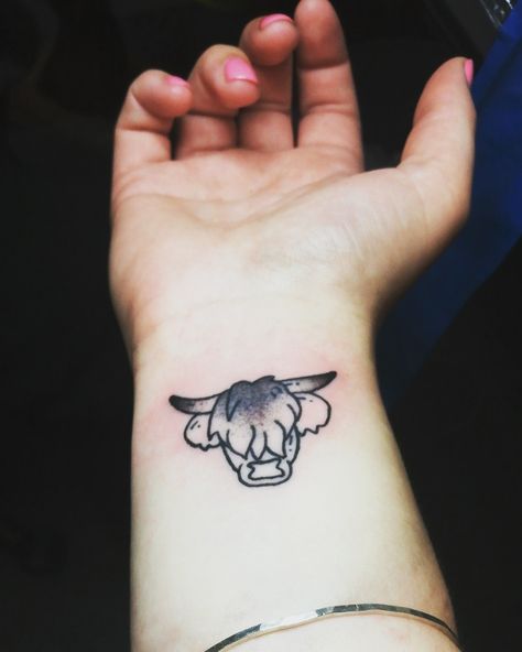 Simple Highland Cow Tattoo, Highland Cow Outline Tattoo, Highland Cattle Tattoo, Small Highland Cow Tattoo, Scottish Cow Tattoo, Small Cow Tattoo Ideas, Scottish Highland Cow Tattoo, Hyland Cow Tattoo, Highlander Cow Tattoo