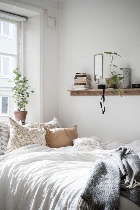 Scandinavian Bedrooms, Scandinavian Design Bedroom, Interior Boho, Nordic Bedroom, Apartment Bedroom, Gorgeous Bedrooms, Ideas Hogar, White Sheets, Scandinavian Interior Design