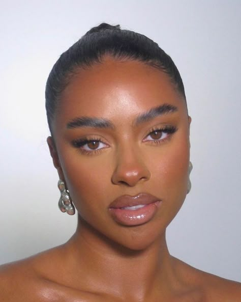 Soft Wedding Makeup Black Women, Simple Wedding Makeup Black Women, Straight Brows Black Women, Bronzy Makeup Look Brown Eyes, Bronze Makeup Black Women, No Lashes Makeup, Prom Makeup Simple, Bronzy Glowy Makeup, Nose Picture