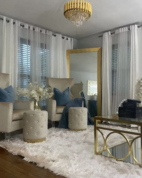 Glamour Living Room, Glamorous Living Room, Girl Apartment Decor, Glam Living Room Decor, Black Living Room Decor, Apartment Decorating Living, Sitting Room Design, Glam Living Room, Apartment Living Room Design