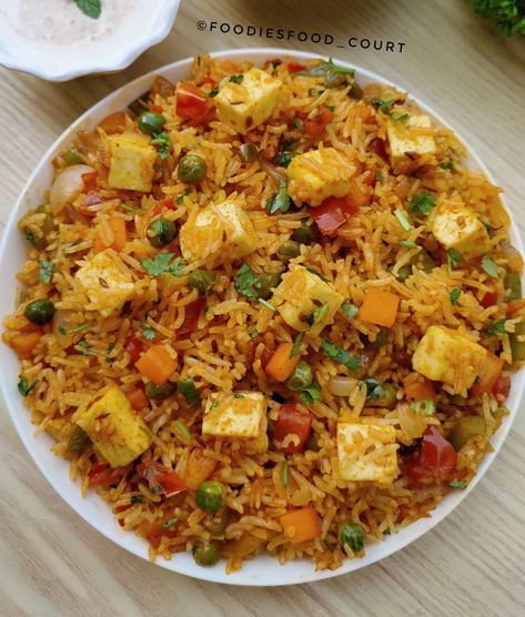 Tawa Pulao Recipes, Tawa Pulao, Pulao Recipe, Food Court, Foodie Recipes, Chopped Onions, Pad Thai, Paneer, Fried Rice