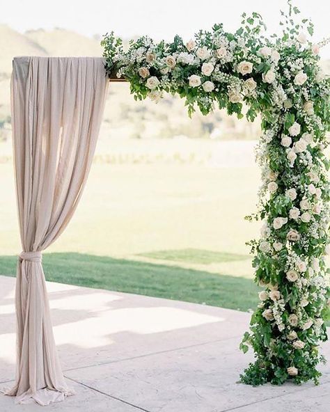 Cool Minimalist Wedding Decor Ideas ★ Wedding Alter Decorations, Wedding Alters, Rustic Wedding Decorations, Romantic Wedding Ceremony, Minimalist Wedding Decor, Simple Wedding Decorations, Wedding Ceremony Arch, Flowers And Greenery, Wedding Altars