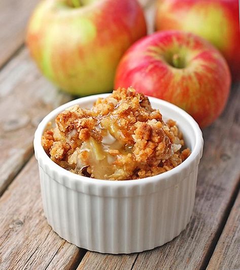 My Grandma's recipe for classic apple crisp! Perfectly thick and gooey with a delicious buttery crust. The BEST fall dessert. Gluten Free Crisps, Ramekin Recipe, Crisp Desserts, Gluten Free Apple Crisp, Mug Cakes, Apple Crisp Recipes, Oreo Dessert, Crisp Recipe, Apple Desserts