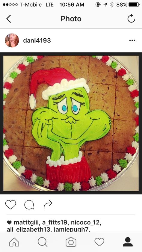 Grinch Cookie Cake, Grinch Cookie, Grinch Cake, Christmas Cookie Cake, Grinch Cookies, Grinch Party, Cake Christmas, Cookie Cakes, Simple Cake Designs