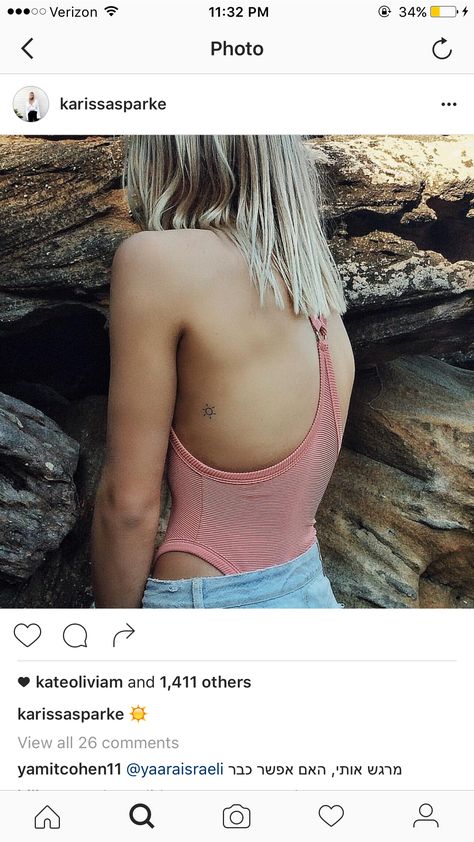 Emplacement tattoo Hidden Placement Tattoo, Small Minimalist Back Tattoo, Placement Small Tattoo, Ratio Placement Ideas, Sneaky Tattoo Placement, Hot Tattoo Placement, Cute Placement For Small Tattoos, Bee Tattoo Placement Ideas, Tiny Tattoo Placement Ideas Hidden