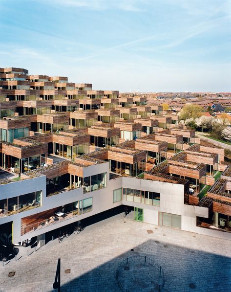 The Mountain Dwellings / Bjarke Ingels Group - Fragments of architecture Mountain Dwellings, Cluster Housing, Big Architects, Terrace Building, Mountain Architecture, Bjarke Ingels, Urban Development, Social Housing, Apartment Life