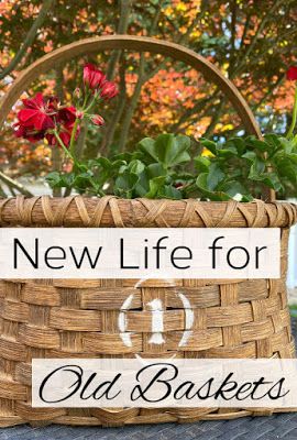 What To Do With Baskets Ideas, Repurpose Baskets Ideas, Old Baskets Repurpose, Decorate Baskets Ideas Diy Crafts, Old Baskets Ideas Decorative, Ideas For Baskets Decorating, Wooden Basket Ideas, Decorating Baskets Ideas, Basket With Handle Decor Ideas