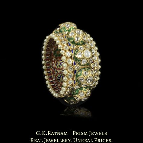 Diamond polki bangles & bracelets to adorn your ravishing hand! Embrace elegance in each look, in each outfit of yours. Kundan Kangan, Pacheli Bangle, Jadau Bangles, Polki Bangles, Gold Enamel Jewelry, Kundan Bangles, Hand Accessories, Uncut Diamond, Bangles Bracelets