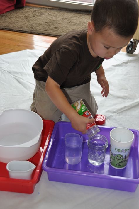 Pouring practice Preschool Activities Toddler, Activities For Toddlers, Mia 3, Toddler Fun, Sensory Activities, Craft Activities For Kids, Business For Kids, Toddler Preschool, Outdoor Play