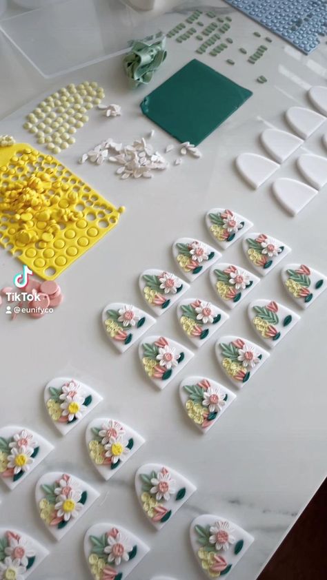 Clay Flower Jewelry, Clay Embroidery, Polymer Clay Embroidery, Polymer Clay Flower Jewelry, Diy Earrings Polymer Clay, ดินปั้น Polymer Clay, Polymer Clay Jewelry Tutorials, Handmade Clay Jewelry, Polymer Clay Diy