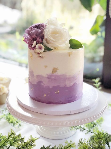 Lavender Colour Cake, Lavender Wedding Cake, Violet Cakes, Purple Cakes Birthday, Lavender Cake, Purple Cake, Purple Wedding Cakes, Wedding Cake Pictures, Purple Cakes