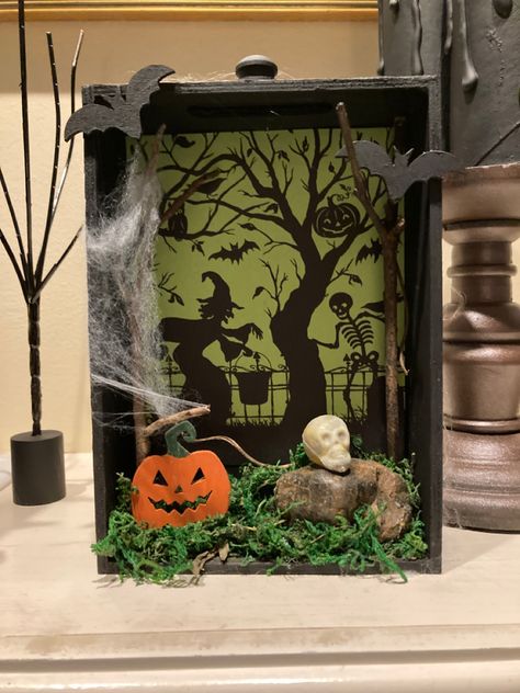 Fall Festival Decorations, Halloween Shadow, Shadow Box Ideas, Halloween Spell Book, Halloween Diorama, Halloween Themed Birthday Party, Spooky Ideas, Halloween Shadow Box, Box Diorama