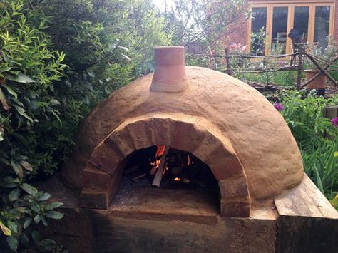 I definitely want to make a clay oven one day Outdoor Oven Ideas, Outside Oven, Adobe Oven, Clay Pizza Oven, Fireplace Cooking, Cob Oven, Oven Diy, Diy Pizza Oven, Stone Oven