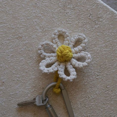 Macrame • Handmade • Tutorial • Fiber Arts | let’s make macrame cross with flower pattern🌸 what do you think? let me know if you need slower tutorial🩷 #macrameflower #macramecross #… | Instagram Macrame Keyring Tutorial, Macrame Flower Tutorial, Macrame Flower Keychain, Macrame Keyrings, Macrame Cross, Macrame Keyring, Flower Macrame, Macrame Flowers, Macrame Style