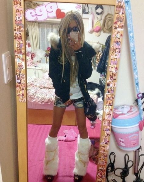 Mcbling Fashion, Get Glam, Gyaru Fashion, Trashy Y2k, 2000s Fashion Outfits, J Fashion, Wonderful World, Harajuku Fashion, 2000s Fashion