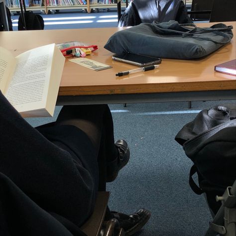 Study Aesthetic School, Reading In Class Aesthetic, Studying At The Library Aesthetic, Reading At School Aesthetic, British Public School Aesthetic, School During Fall Aesthetic, Romantizing School Aesthetic Fall, School Days Aesthetic, School Validation Aesthetic