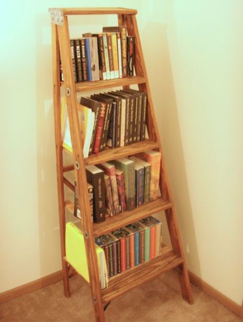 DIY - Old ladder into bookshelf; materials list & step-by-step instructions.  #shelf #storage #furniture Ladder Bookshelf Diy, Diy Ladder Bookshelf, Diy Bookshelf Design, Diy Ladder Shelf, Repurposed Ladders, Old Wooden Ladders, Bookshelf Diy, Unique Bookshelves, Diy Bookshelf