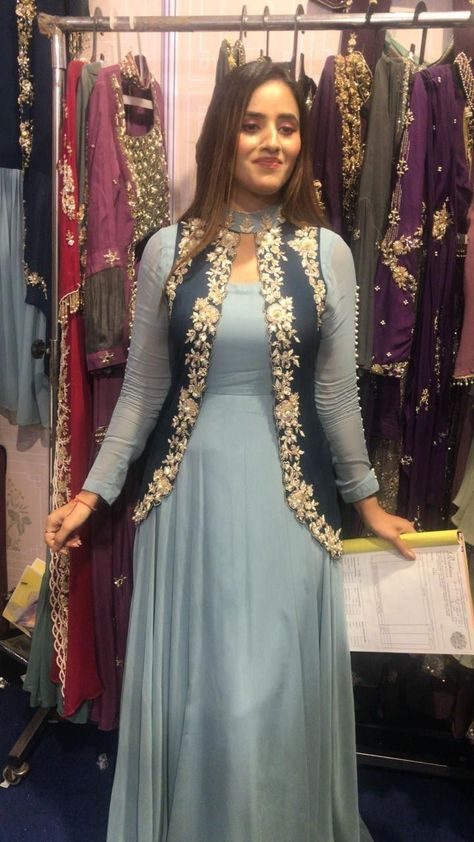 Long Gown Design, Latest Dress Design, Long Dress Design, Kurti Designs Party Wear, Sleeves Designs For Dresses, Beautiful Dress Designs, Designer Party Wear Dresses, Boutique Dress Designs, Stylish Party Dresses