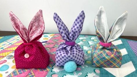 Fabric Bunny Treat Bag, Fabric Bunny Bags To Sew, Quick Easter Sewing Projects, Bunny Bags Diy, Bunny Sewing Projects, Fabric Bunnies Diy, Sew Easter Projects, Easter Fabric Projects, Bunny Bags For Easter Sewing Patterns