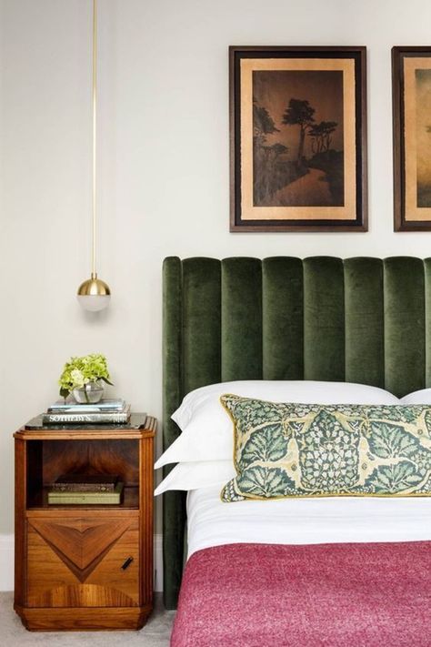 Antique Headboard, Green Headboard, Classic Room, Suite Master, Head Boards, Bedroom Decorating Tips, Stylish Bedroom Design, Decor Eclectic, Dekor Diy