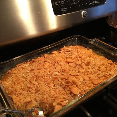 Tickle's Pineapple Casserole @keyingredient #cheese #cheddar #casserole #dessert Vidalia Onion Recipes, Ritz Chicken Casserole, Onion Casserole, Pineapple Casserole, Vegetable Casserole Recipes, Baked Onions, Ritz Cracker, Cheesy Casserole, Weeknight Dinner Recipes Easy