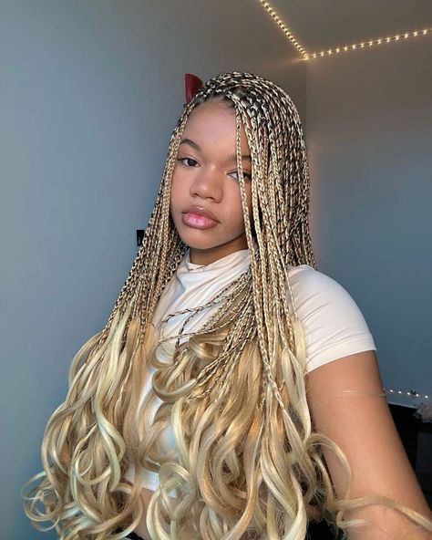 Color 613 Braids, Winter Braid Colors, Color 613 Knotless Braids, Hair Aesthetic Braids, Winter Box Braids, Light Blonde Braids, Knotless Braids With Curled Ends, 613 Box Braids, Braids With Curled Ends