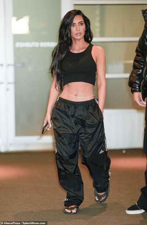 Kim Kardashian 2024 Outfits, Kim Kardashian Adidas, Kardashian Style Casual, Kim Kardashian Yeezy, Black Crop Top Outfit, Estilo Kim Kardashian, Adidas Clothing, Dash Dolls, Estilo Kardashian