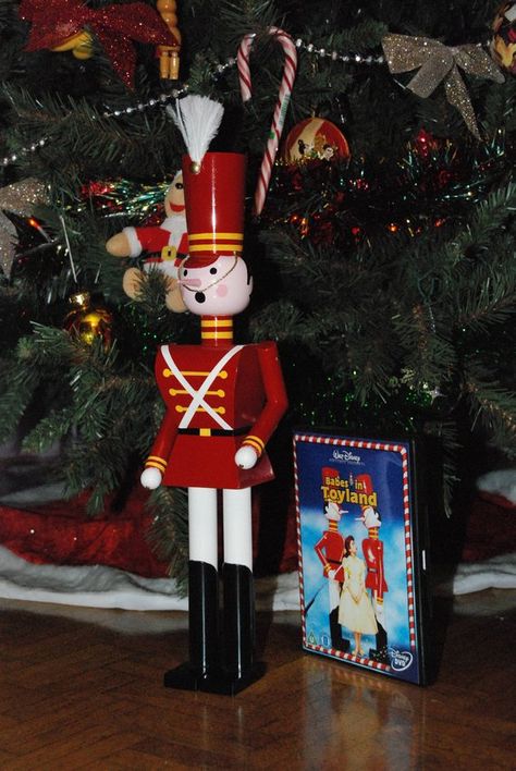 image 0 Ostrich Feather, Ostrich Feathers, Nutcracker Christmas, Toy Soldiers, Wooden Hand, Disney Christmas, Miniature Toys, 3 Layers, Nutcracker