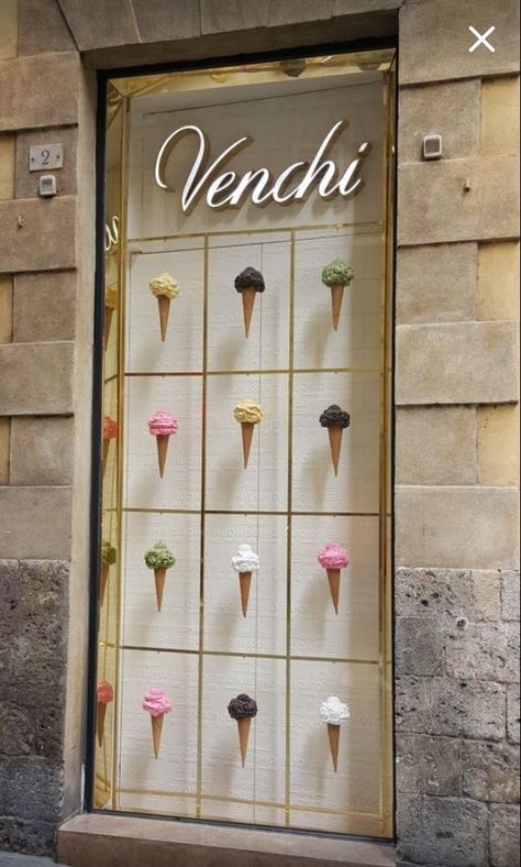 Cafe Ice Cream, Vitrine Design, Ice Cream Business, Bakery Design Interior, Gelato Shop, Decoration Vitrine, Coffee Shop Interior Design, Ice Cream Design, Cafe Shop Design