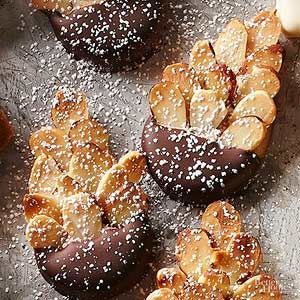 When dusted with powdered sugar, these pretty cookies look like they're covered in a dusting of snow. Perfect for the holidays, this easy cookie recipe will be gone in a flash./ Pine Cone Cookies, Spiced Pinecones, Pinecone Truffles, Pinecone Cookie, Pinecone Cookies, Easy Cookie Recipe, Spiced Almonds, Christmas Candies, Spiced Chocolate