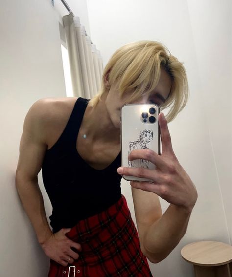 Chris Chan, Picture Icon, Mirror Pic, Kpop Entertainment, Free Instagram, Kids Icon, Brunette Hair Color, Instagram Aesthetic, Lee Know