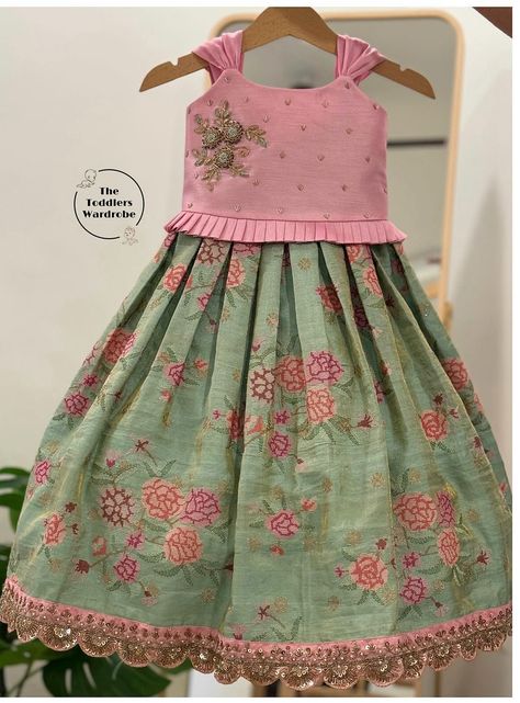 Baby Girl Traditional Dress Indian, Baby Langa Blouse Designs, Baby Pattu Langa Designs, Kids Langa Blouse Designs, Kids Traditional Wear Indian, Kids Traditional Dresses, Pattu Langa For Kids, Kids Pattu Langa Designs, Lehenga Designs For Kids