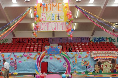 Candyland Theme Pep Rally, Home Sweet Homecoming Theme, Homecoming Hall Decorations, Candyland Pep Rally, Homecoming Decor Ideas, Homecoming Hallway Decorations, Home Sweet Homecoming, Homecoming Decorations Hallway, School Spirit Ideas Pep Rally