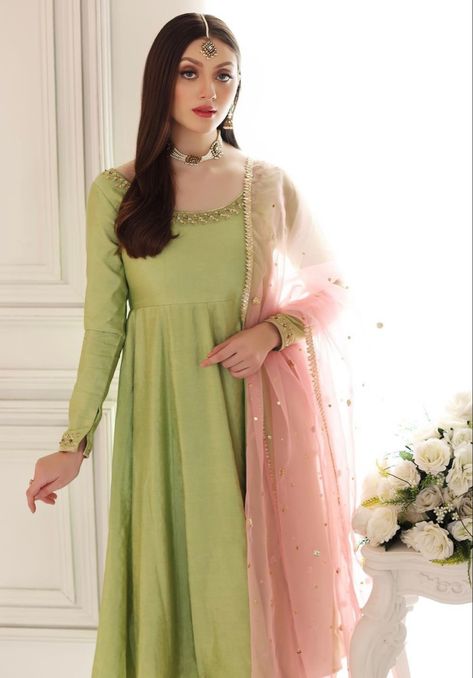 Olive Green Anarkali Dress, Pista Green Color Combination, Light Green Anarkali Dress, Pistachio Color Dress, Light Green Combination Dresses, Green Combination Dresses, Light Green Colour Combinations Dress, Light Green Kurti Combination, Pista Green Suit Combination