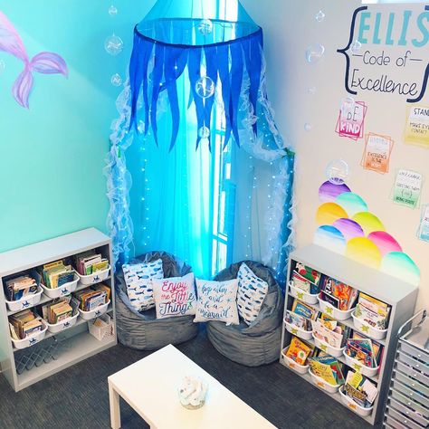 1,133 Likes, 53 Comments - Stephanie & Loreal (@happilyeverelementary) on Instagram: “DIVING into a good book is easy when it’s in a MER-MAZING reading corner! Don’t be JELLY! I’m sorry…” Ocean Reading Corner, Turtle Classroom, Ocean Classroom Decor, Reading Corner Classroom, Ocean Classroom, Ocean Theme Preschool, Reception Class, Ocean Theme Classroom, Calm Down Corner